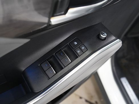 Used 2022 Toyota Highlander Limited AWD/4WD image 24