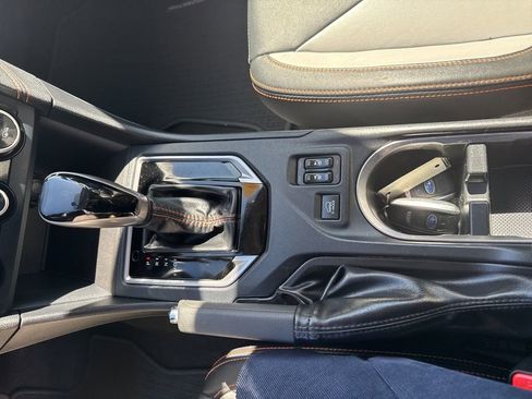 Used 2019 Subaru Crosstrek 2.0i Limited w/ Moonroof Package w/Navigation image 19