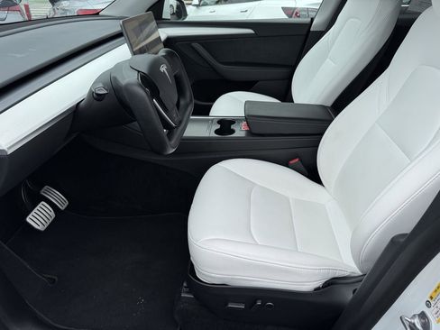 Used 2023 Tesla Model Y Performance AWD/4WD image 26