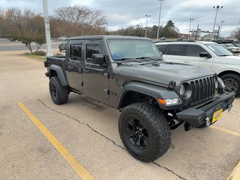 Used 2020 Jeep Gladiator Sport w/ Quick Order Package 24S image 2