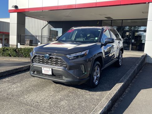 Certified 2024 Toyota RAV4 LE AWD/4WD image 3