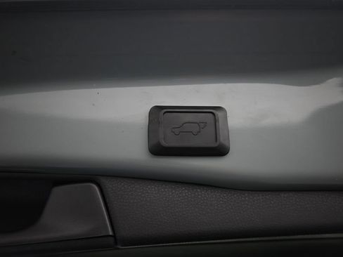 Certified 2020 Toyota RAV4 XLE w/ Convenience Package AWD/4WD image 24