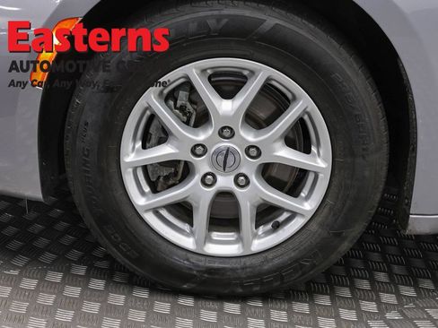 Used 2021 Chrysler Pacifica Touring-L FWD image 35