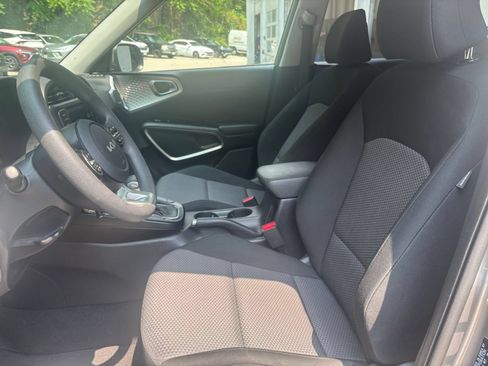 Used 2025 Kia Soul LX w/ LX Technology Package FWD image 33