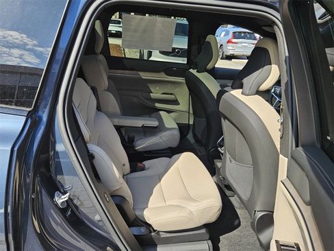 New 2025 Volvo EX90 Plus image 16