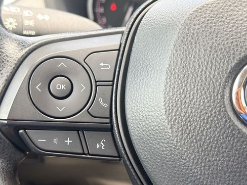 Used 2025 Toyota RAV4 XLE FWD image 21