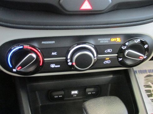 Used 2025 Kia Soul LX w/ LX Technology Package image 21