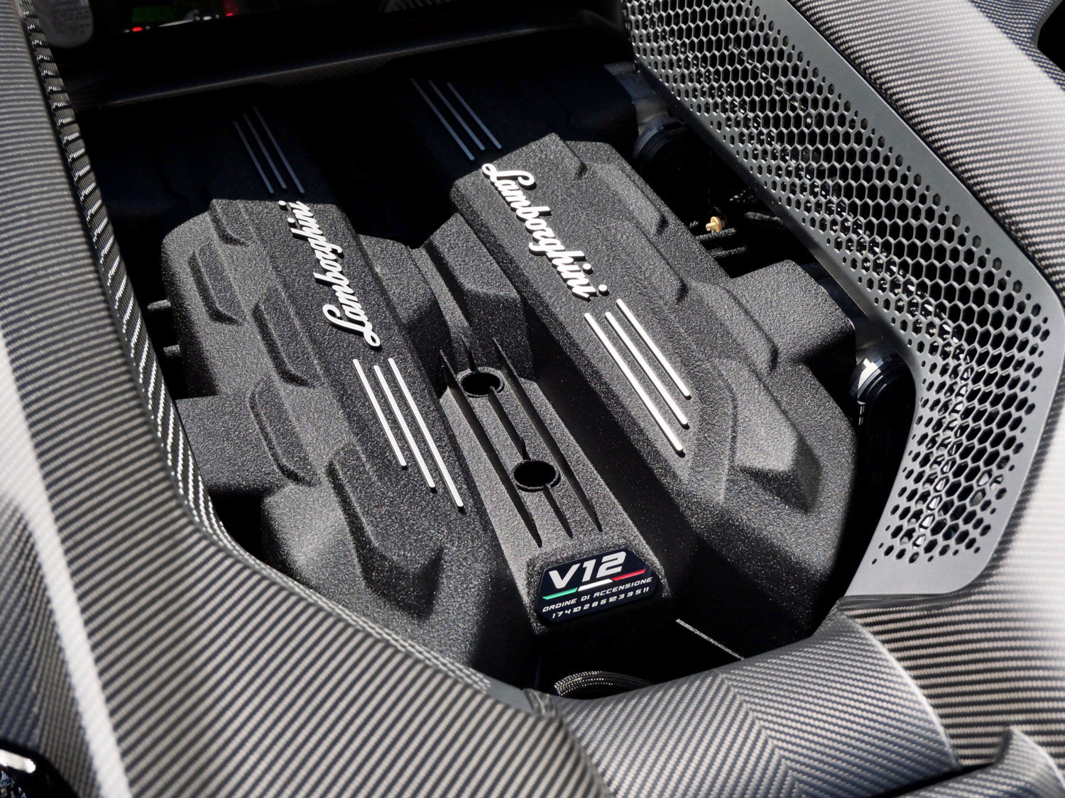 Used 2024 Lamborghini Revuelto AWD/4WD image 17