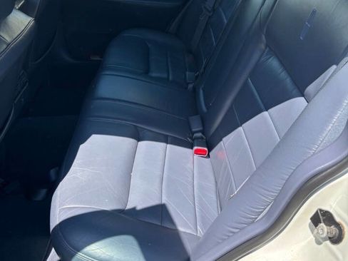 Used 2000 Lincoln Town Car Signature RWD image 10