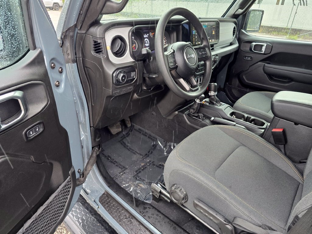 Used 2025 Jeep Wrangler Sport AWD/4WD image 15