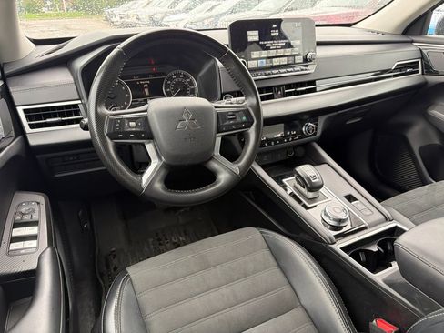Used 2024 Mitsubishi Outlander SE FWD image 11