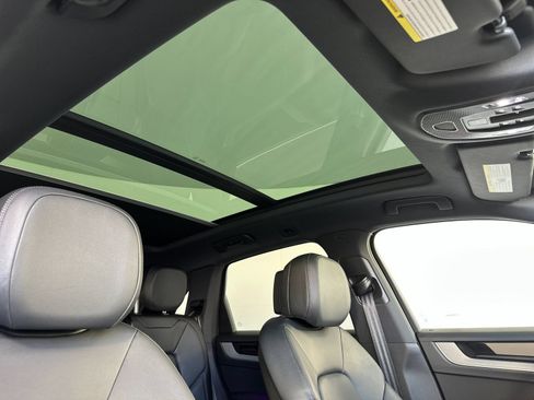 Certified 2025 Porsche Cayenne AWD/4WD image 19