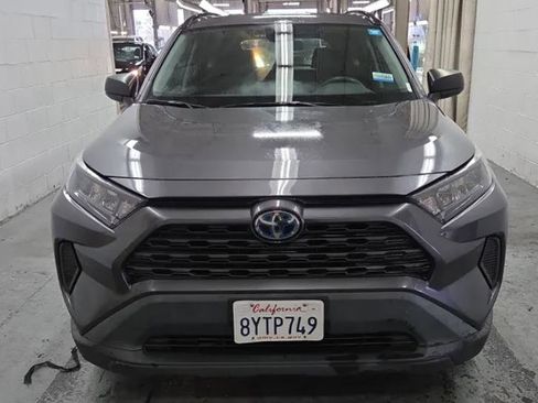 Used 2021 Toyota RAV4 LE AWD/4WD image 2