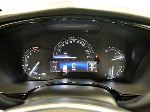 Used 2017 Cadillac XT5 Premium Luxury w/ LPO, Wheel Lock Package AWD/4WD image 8