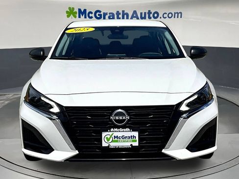 Used 2025 Nissan Altima 2.5 SV FWD image 2