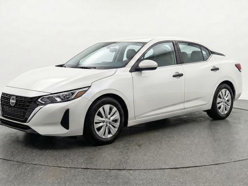 Used 2025 Nissan Sentra S image 3