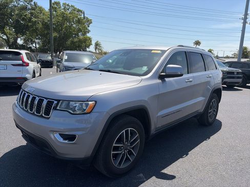 Used 2020 Jeep Grand Cherokee Laredo w/ Laredo X Package image 3