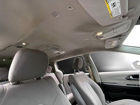 Used 2019 Chrysler Pacifica Touring Plus w/ Tire & Wheel Group image 26