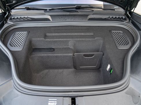Certified 2025 Porsche Macan Turbo Electric AWD/4WD image 28