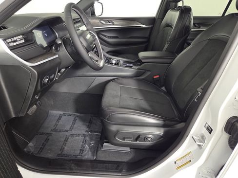 New 2026 Jeep Grand Cherokee Altitude RWD image 9