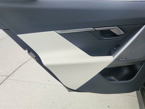 Used 2025 BMW i5 xDrive40 image 33