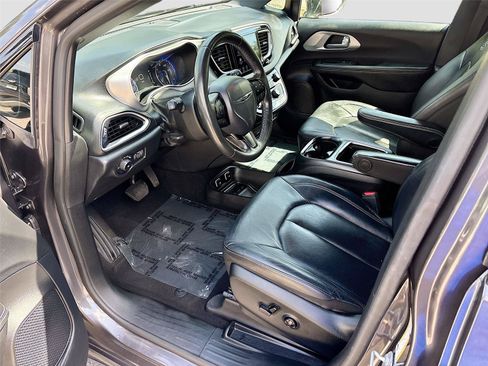 Used 2020 Chrysler Pacifica Touring-L Plus w/ S Appearance Package FWD image 22