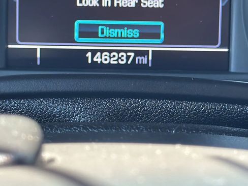 Used 2018 Chevrolet Suburban LT w/ Luxury Package AWD/4WD image 16