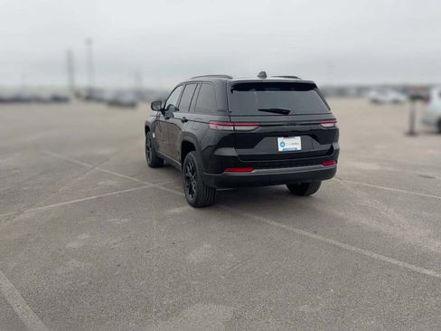 New 2026 Jeep Grand Cherokee Altitude image 9