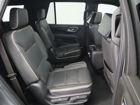 Used 2021 GMC Yukon SLT w/ SLT Premium Package image 22
