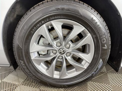 Used 2021 Toyota Sienna XLE image 14