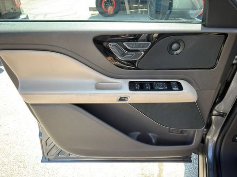 Used 2022 Lincoln Aviator Reserve w/ Equipment Group 201A AWD/4WD image 22