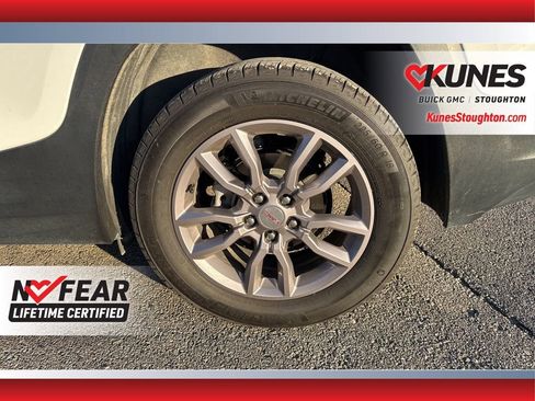 Used 2024 GMC Terrain SLT image 18