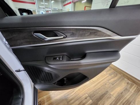 New 2025 Jeep Grand Cherokee Limited w/ Trailer Tow Package image 38