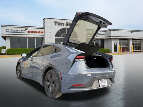 Used 2025 Toyota Prius LE image 12