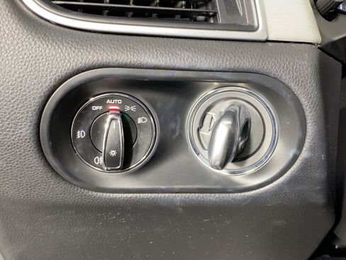 Used 2018 Porsche Macan Turbo w/ Premium Package Plus image 18