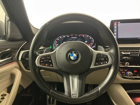 Used 2021 BMW M550i xDrive M550i xDrive w/ Dynamic Handling Package image 17