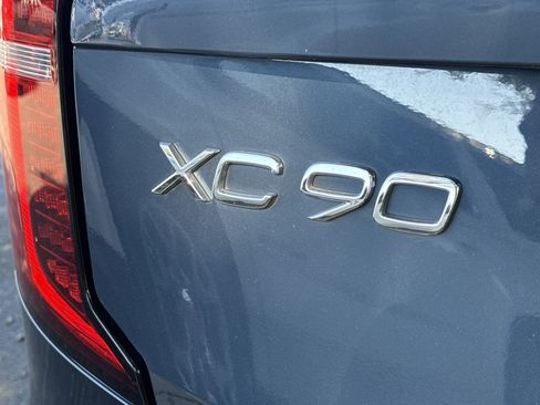 Used 2025 Volvo XC90 B6 Plus image 37