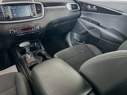 Used 2019 Kia Sorento AWD V6 image 22