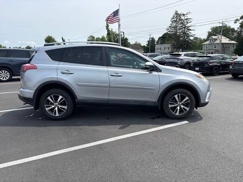 Used 2017 Toyota RAV4 XLE AWD/4WD image 5