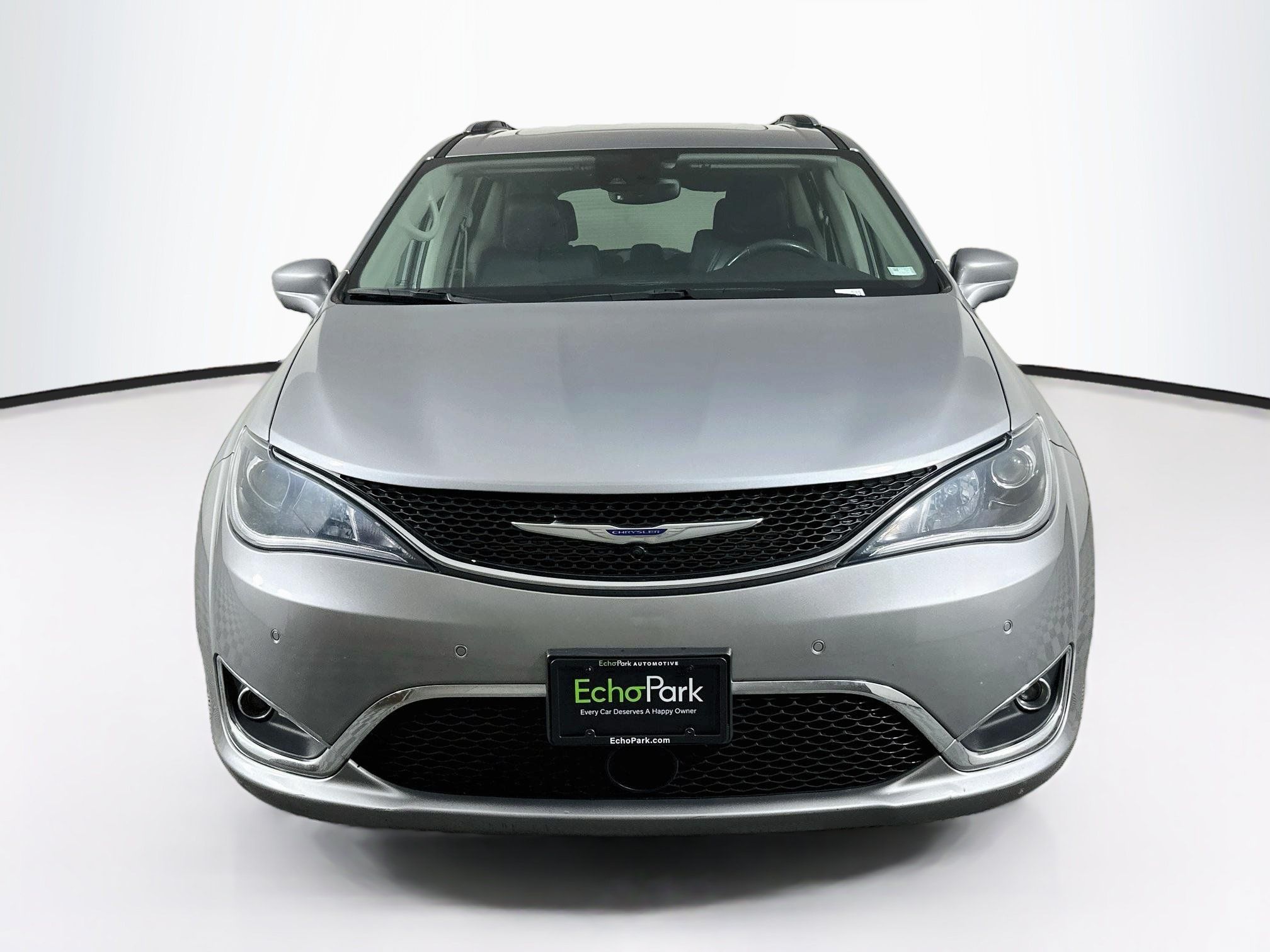 Used 2019 Chrysler Pacifica Touring-L Plus w/ Advanced Safetytec Group FWD image 2