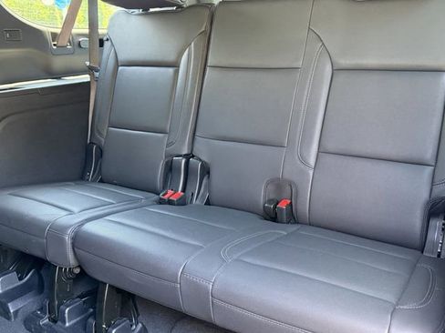 Used 2025 Chevrolet Suburban Z71 AWD/4WD image 18