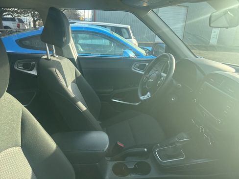 Used 2024 Kia Soul LX w/ Option Group 015 image 4