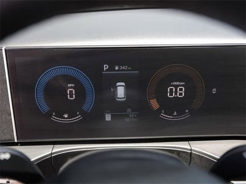 Certified 2025 Hyundai Santa Fe SE w/ Tow & Go Package image 13