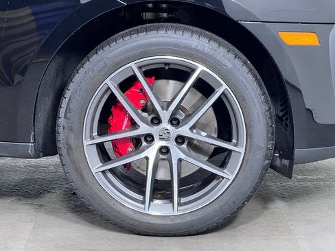 Certified 2024 Porsche Macan S AWD/4WD image 13