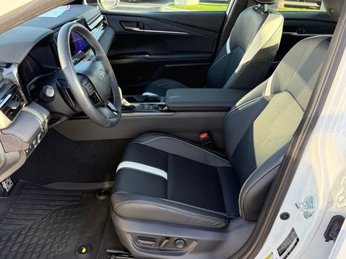 Certified 2025 Toyota Camry SE w/ Convenience Package image 20