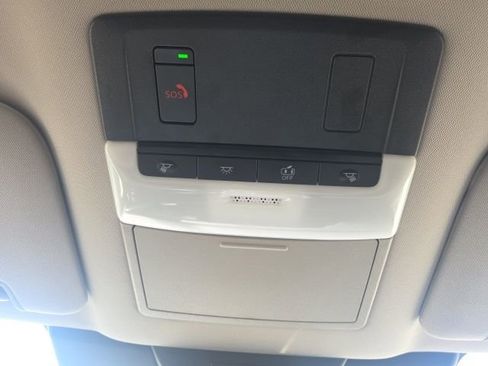 Used 2025 Nissan Pathfinder SV image 29