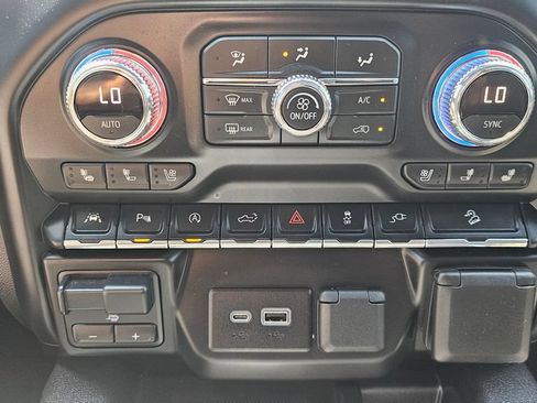 Used 2021 GMC Sierra 1500 AT4 w/ AT4 Premium Package AWD/4WD image 35