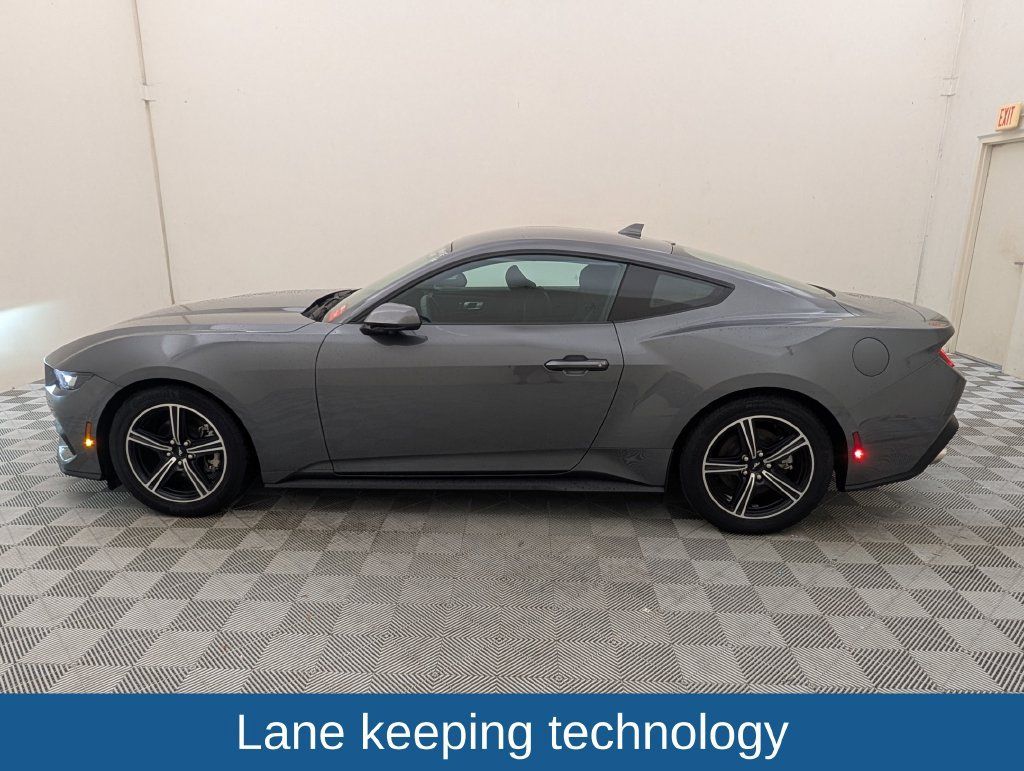 Used 2025 Ford Mustang Coupe RWD image 8