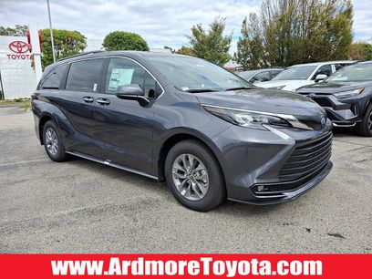 New 2025 Toyota Sienna XLE
