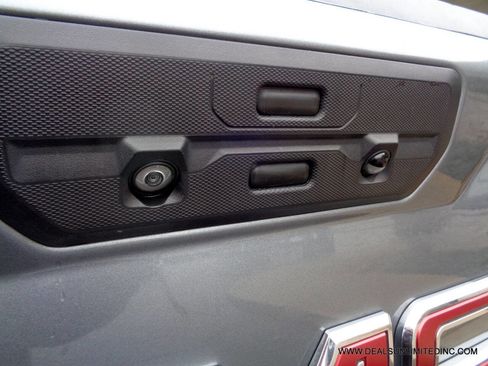 Used 2022 GMC Sierra 1500 Denali w/ Denali Premium Package image 26